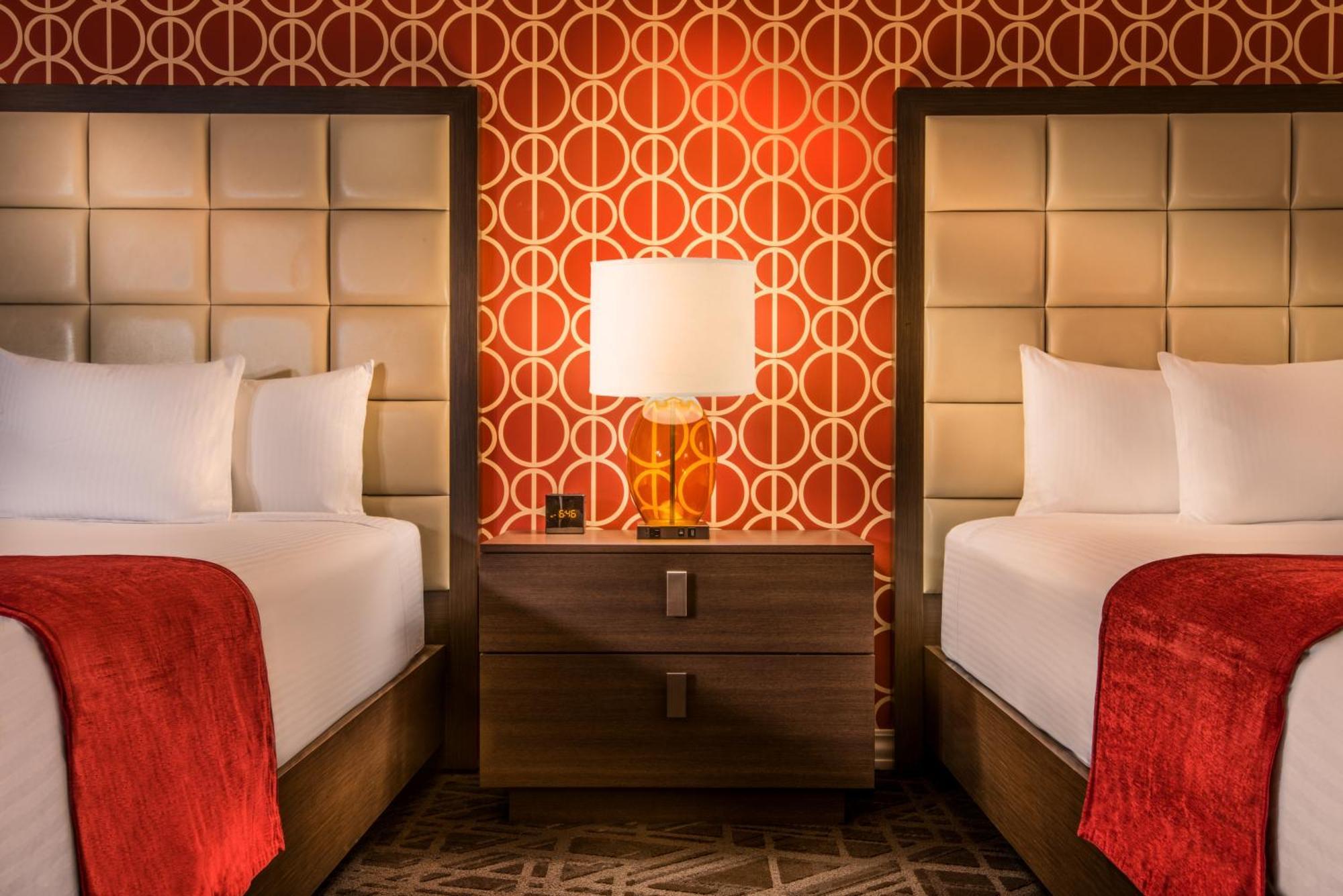 Resort Kamer met 2 Queensize Bedden en Uitzicht op de High Roller - Rookvrij